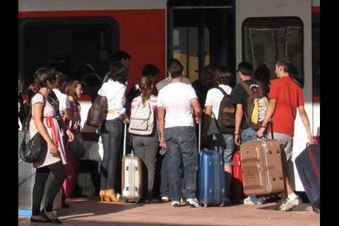 tn_es-passengers-boarding-train_11.jpg